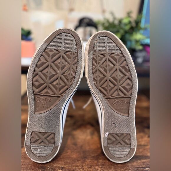 Tan Eyelet Converse size 7 - Picture 5 of 10